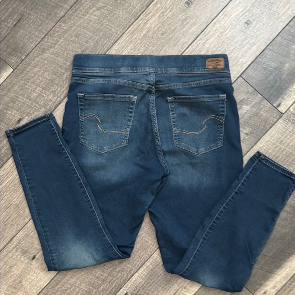 Levi's Pull On Skinny Jeans- Totally Shaping  Size 12 - Picture 5 of 9